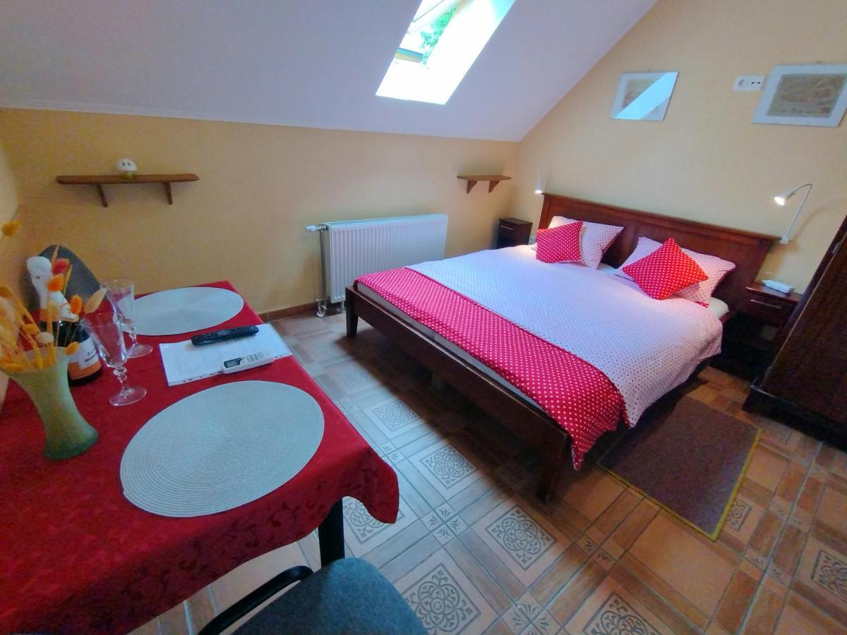 Burg Apartman Дьюла Экстерьер фото