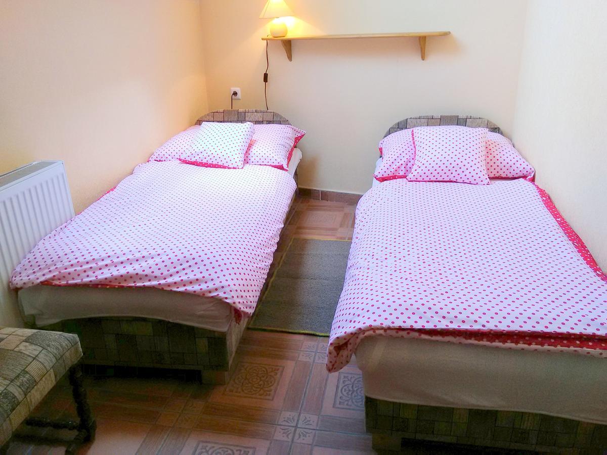 Burg Apartman Дьюла Экстерьер фото