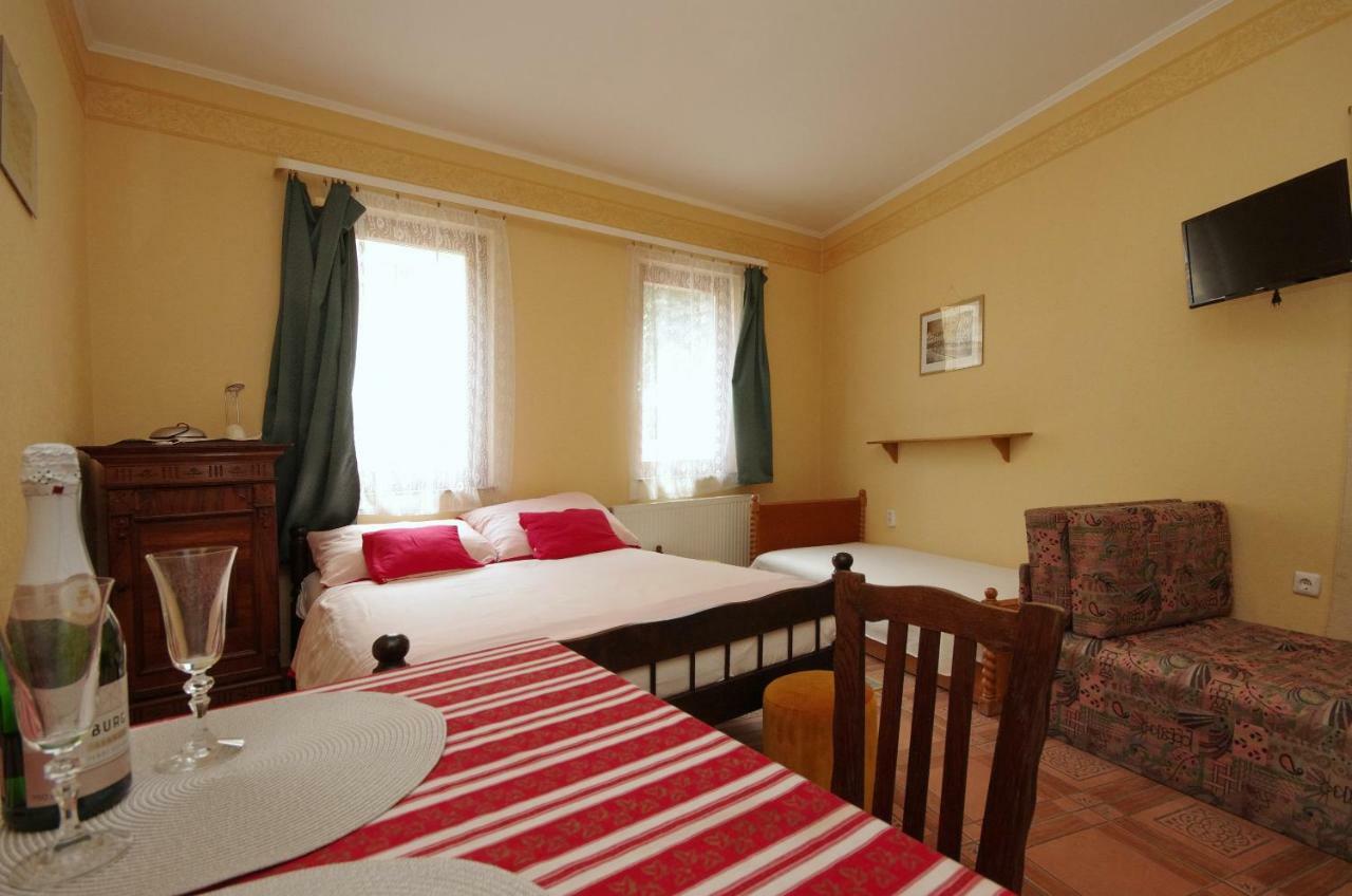 Burg Apartman Дьюла Экстерьер фото