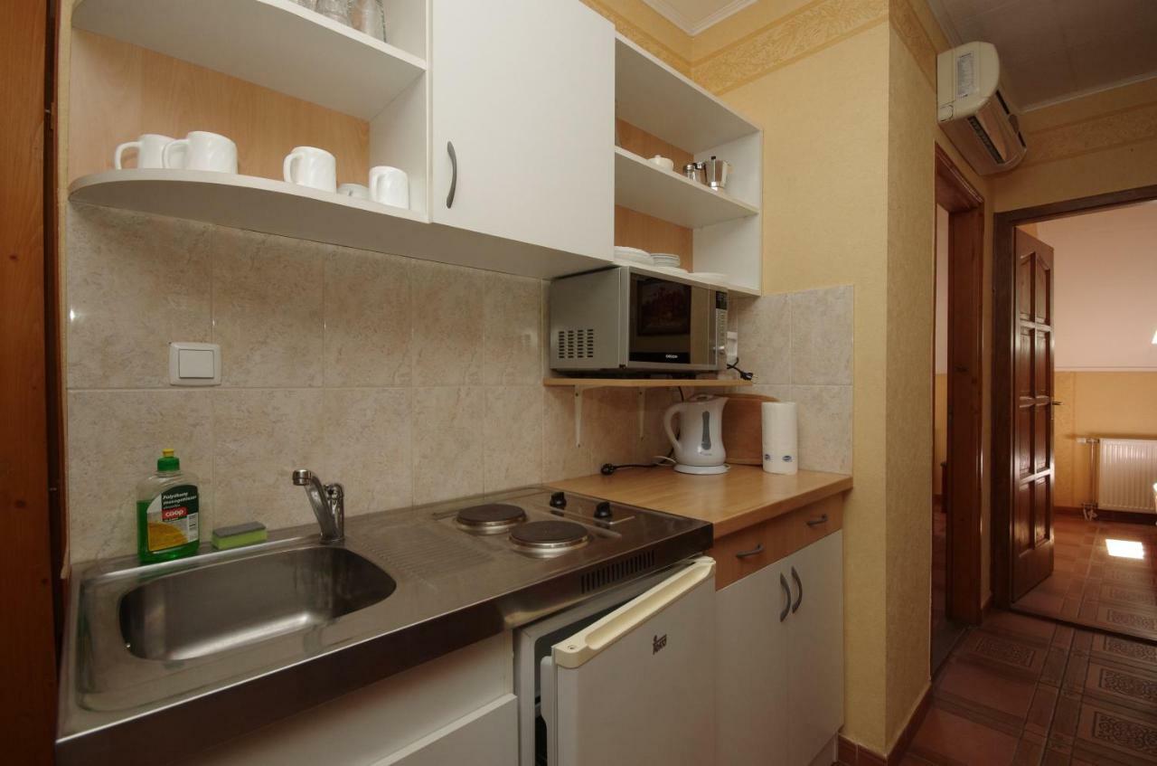 Burg Apartman Дьюла Экстерьер фото