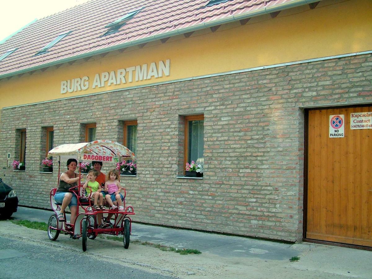 Burg Apartman Дьюла Экстерьер фото