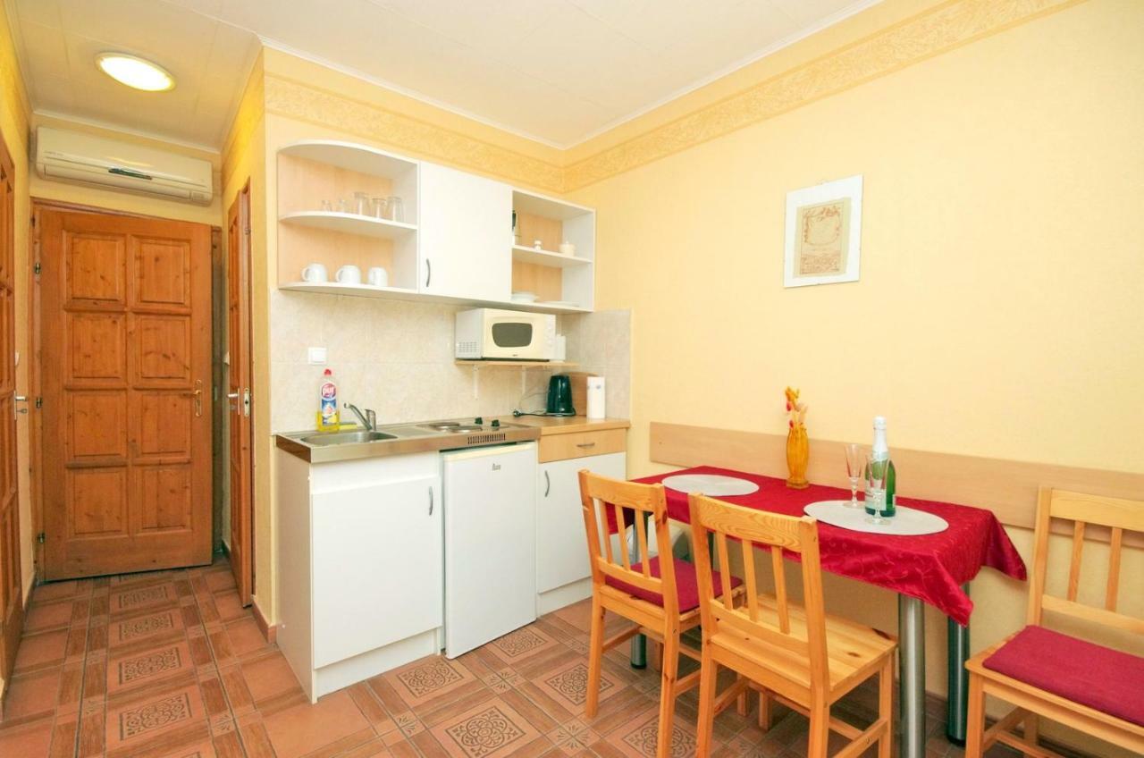 Burg Apartman Дьюла Экстерьер фото